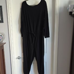 EUC Torrid Size 1 Classic Black Jumpsuit Soft Lightweight Sweatshirt Material